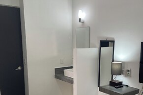 Lavish Studio w Kitchen Downtown