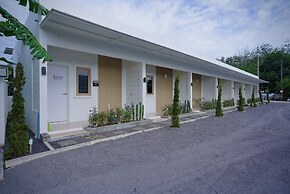 The Cozy Haus Airport