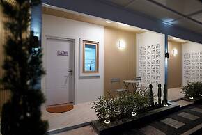 The Cozy Haus Airport