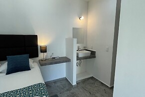 Lavish Studio w Balcony Downtown 3