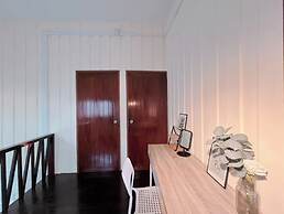 White & Green Boutique Homestay