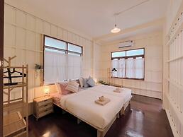White & Green Boutique Homestay