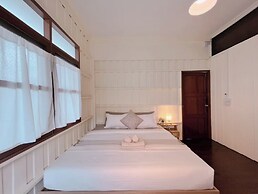 White & Green Boutique Homestay