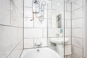 Comfortable 4-bed Home With Free Parking Wales