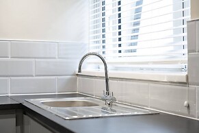 Comfortable 4-bed Home With Free Parking Wales