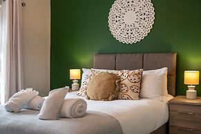 Comfortable 4-bed Home With Free Parking Wales
