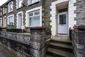 Comfortable 4-bed Home With Free Parking Wales