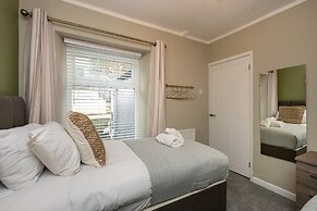 Comfortable 4-bed Home With Free Parking Wales