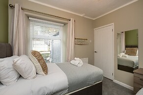 Comfortable 4-bed Home With Free Parking Wales