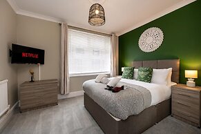 Comfortable 4-bed Home With Free Parking Wales