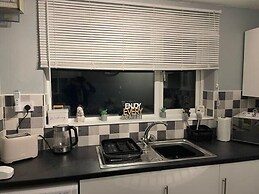 Spacious 2BR House With Sofa Bed & Parkin