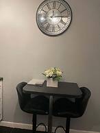 Spacious 2BR House With Sofa Bed & Parkin