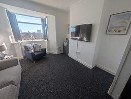 Comfortable 3 Bedroom House With Easy City Access