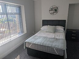 Comfortable 3 Bedroom House With Easy City Access