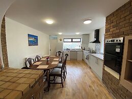 4-bedrooms - Perfect for Those Working in Bridgend