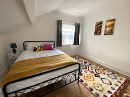 4-bedrooms - Perfect for Those Working in Bridgend