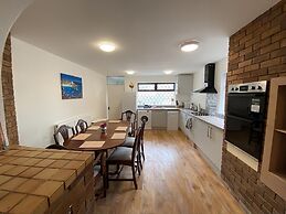 4-bedrooms - Perfect for Those Working in Bridgend