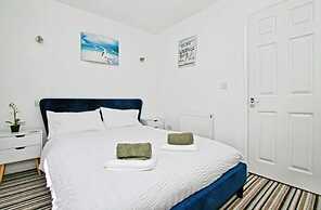 Atlantic Reach Cozy 2-bed With Parking