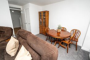 Modern 2-bed Home With Driveway Basingstoke