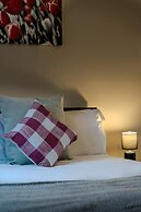 Comfortable 4-bed Home With Free Parking
