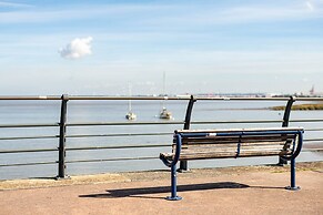 Seaview 2-bed With Private Parking, Portishead
