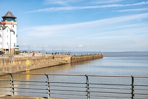 Seaview 2-bed With Private Parking, Portishead