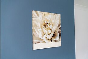 Comfortable 3-bed, 2-bath Basingstoke Stay