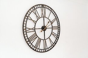 Comfortable 3-bed, 2-bath Basingstoke Stay