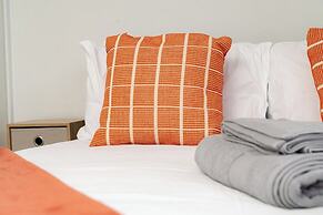 Comfortable 3-bed, 2-bath Basingstoke Stay