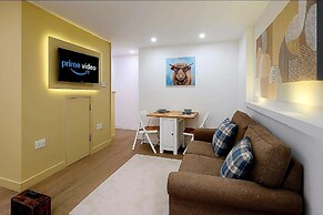 Modern Comforts 4 Bedroom Home for Work & Play