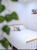 Modern Comforts 4 Bedroom Home for Work & Play