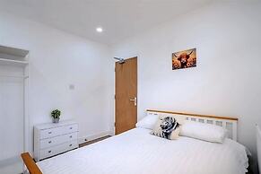 Modern Comforts 4 Bedroom Home for Work & Play