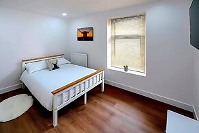 Modern Comforts 4 Bedroom Home for Work & Play