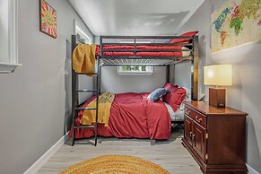 6 Mi to Kyle Field! Pet-friendly Getaway w/ Yard