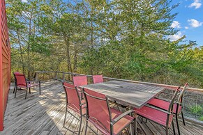 6 Mi to Kyle Field! Pet-friendly Getaway w/ Yard