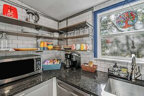 6 Mi to Kyle Field! Pet-friendly Getaway w/ Yard