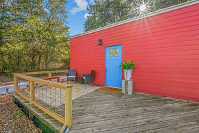 6 Mi to Kyle Field! Pet-friendly Getaway w/ Yard