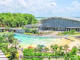 Zen Paradiso Harbour View Pool Balcony