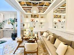 Beautiful Arab House With Swimming Pool