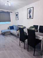 Stylish 1 Bed Flat Lakeside Shopping Mall