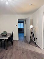 Stylish 1 Bed Flat Lakeside Shopping Mall