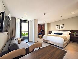 Laureles Selection Suites