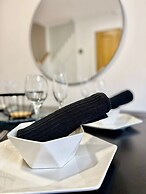 2 Bed House - Sleeps 4 - Parking - Wifi