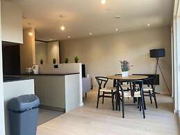 Joyful - 2 Ensuite Flat in M15