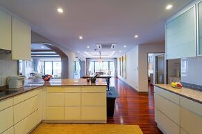 4 Bed Beachfront Condo SP43