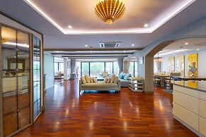 4 Bed Beachfront Condo SP43