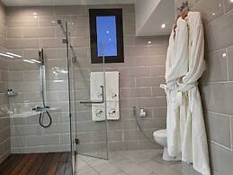 Andriana Luxury