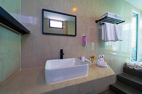 Beautiful new 7 Bedroom Villa Resort CT7