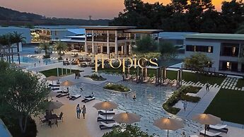 The Tropics at MacArthur Park