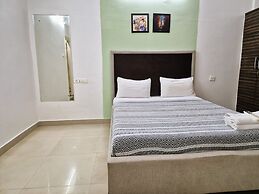 Crescent Stays Gachibowli